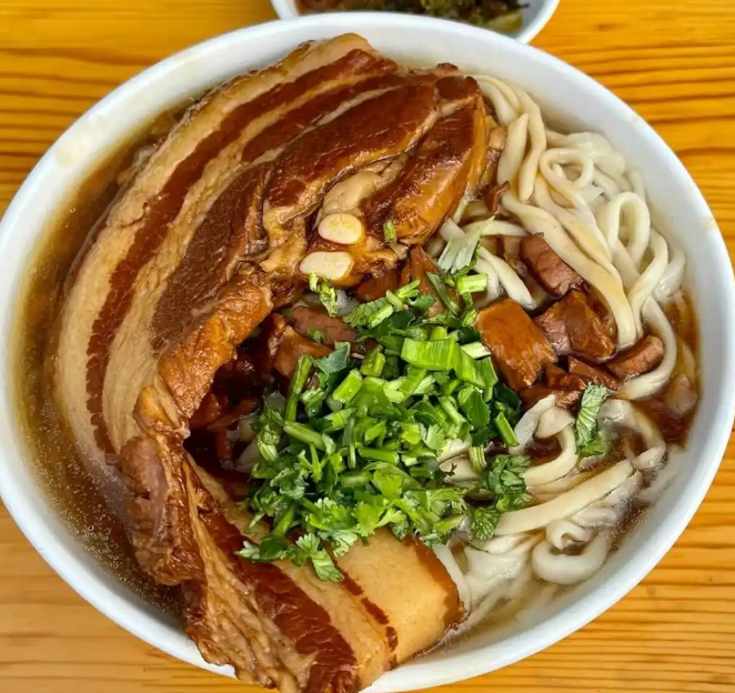 枣庄大肉手擀面：一抻一擀间传承百年鲁南味